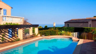 Pool with a sea-view